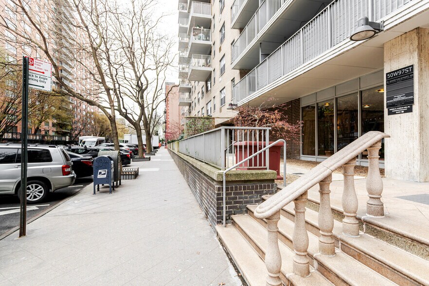 Building Photo - 50 W 97th St