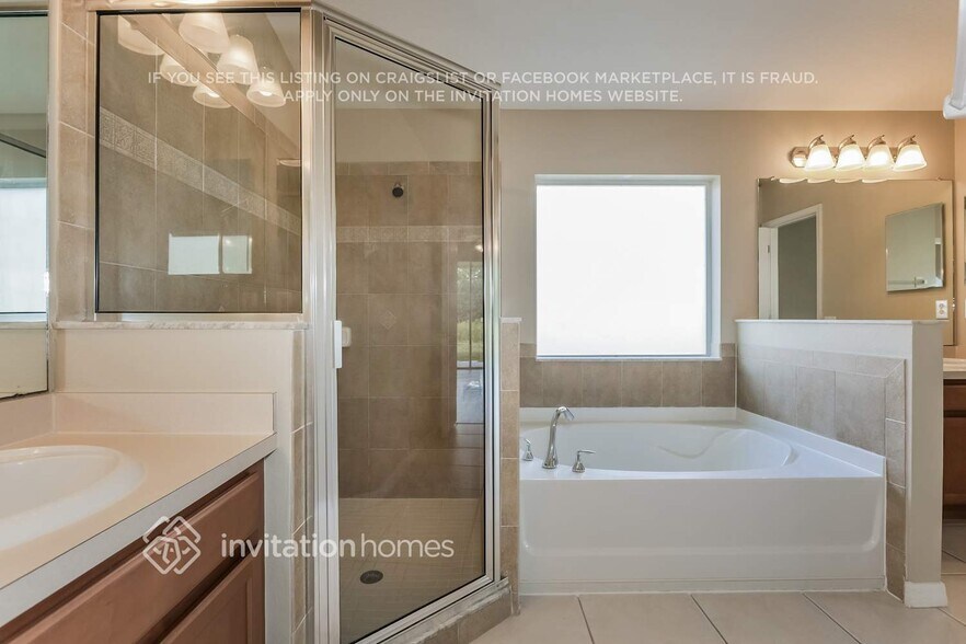 Building Photo - 8124 Alamosa Wood Ave