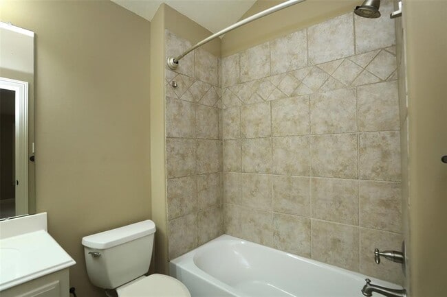 Building Photo - 402 W 16th St