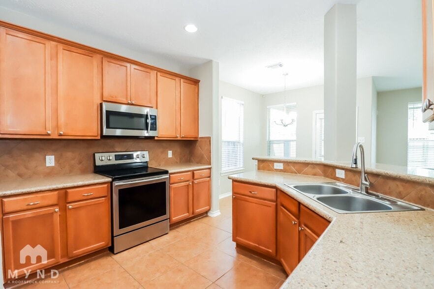 Building Photo - 4914 Forest Hurst Dr