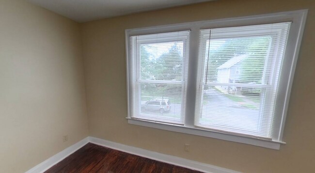 Building Photo - 129 E Tompkins St