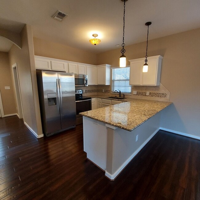 Building Photo - 300 Knights Row