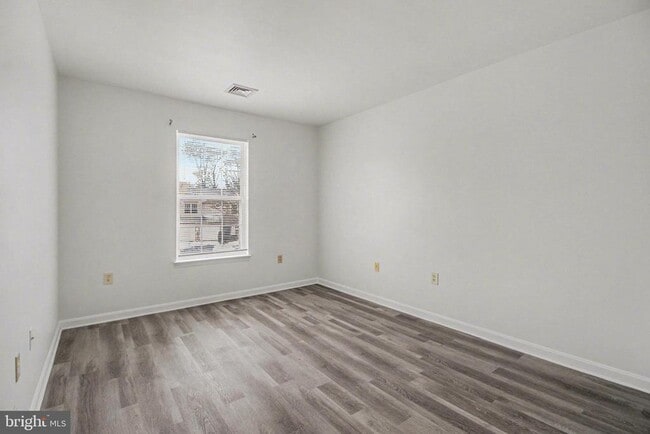 Building Photo - 6437 Terrace Ct