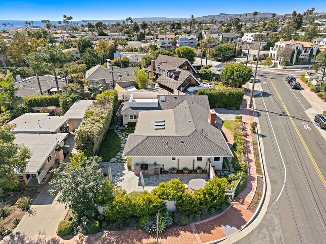 Building Photo - 806 S Ola Vista