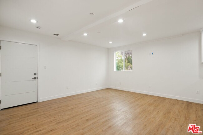 Building Photo - 4232 Rosewood Ave