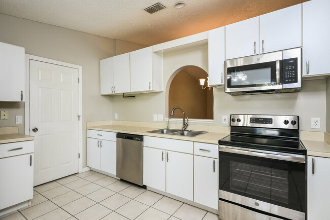 Building Photo - 4102 Iveyglen Ave