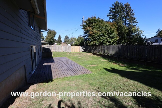 Building Photo - NE 164th Ave - Gresham 4 bedroom home with...