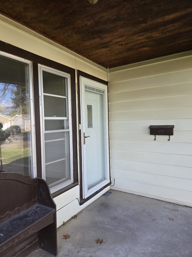 Building Photo - 1219 N Harding Ave