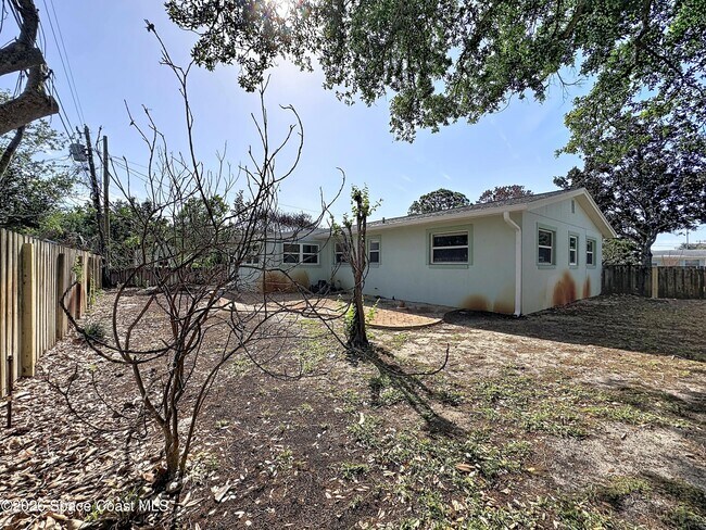 Building Photo - 1315 Lester Ct