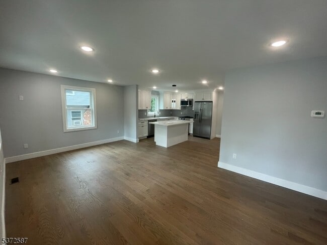 Primary Photo - 61 Smull Ave