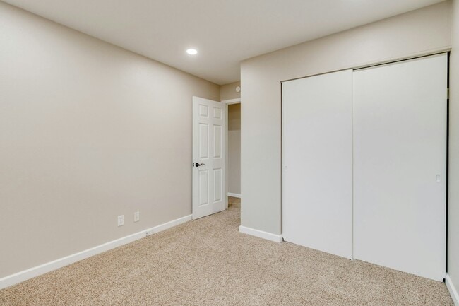 Building Photo - 4802 Amesborough Rd