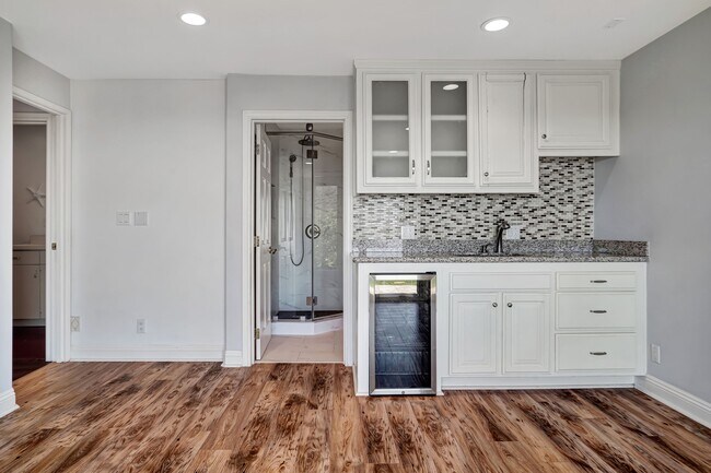 Building Photo - 3000 Sequit Dr