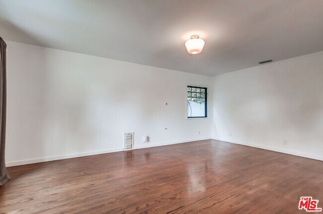 Building Photo - 3725 Edenhurst Ave