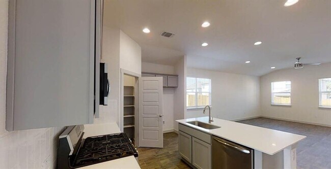 Building Photo - 3708 Niddry Dr