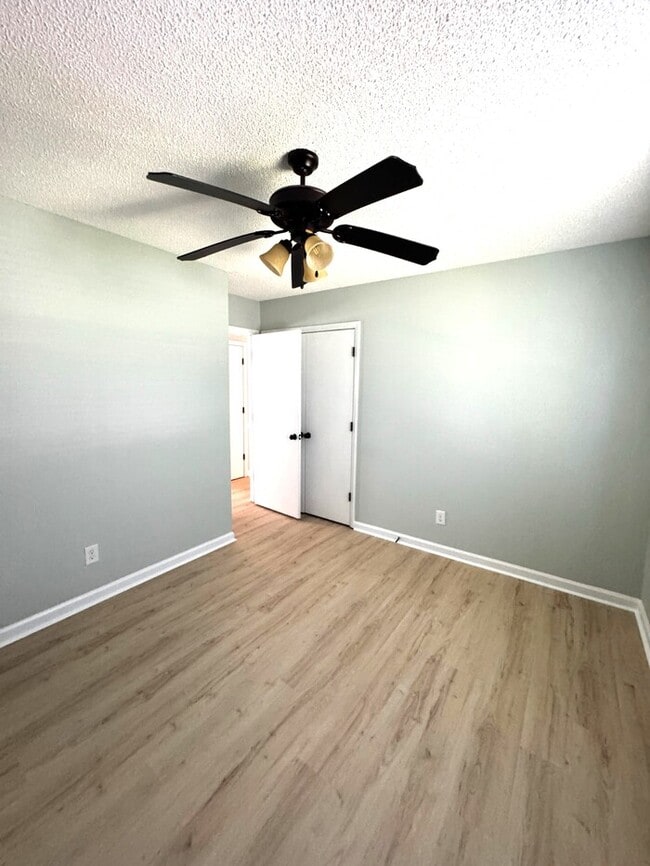 Building Photo - Beautiful Home With Storage Building