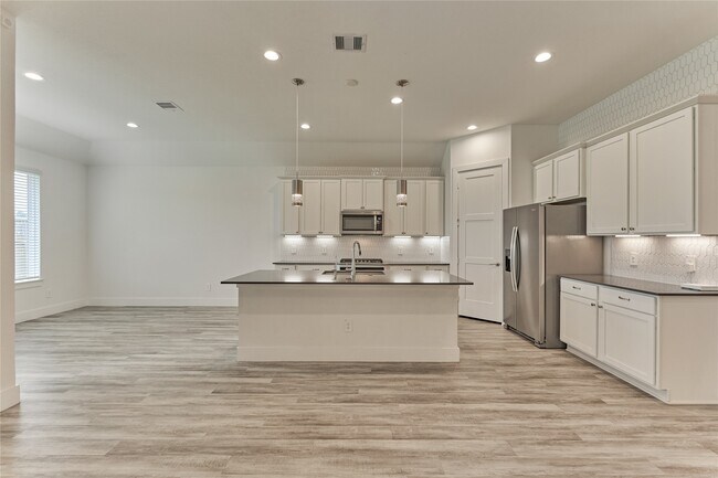 Building Photo - 14343 Red Ldg Trl