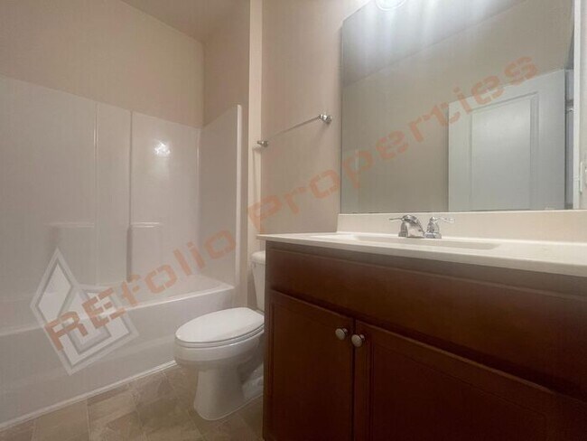 Building Photo - Luxury 3 Story 4 BD/3.5 Bath Townhome @ Sm...