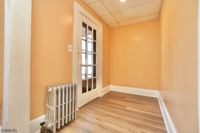 Building Photo - 180 Hobson St