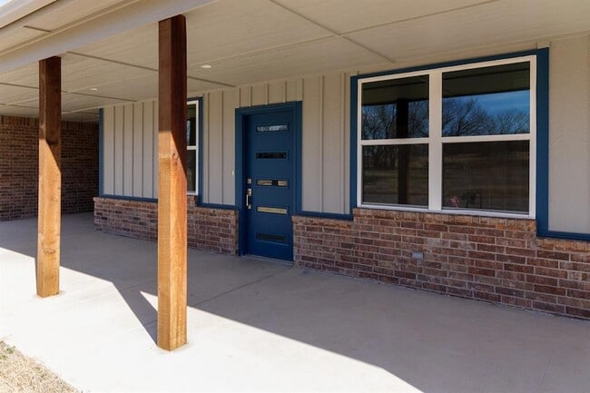 Building Photo - 306 Kirks Holw