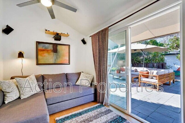 Building Photo - 360 Velarde St