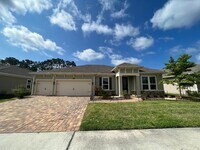 Building Photo - Beautiful 4/3 Carter Hall Home!