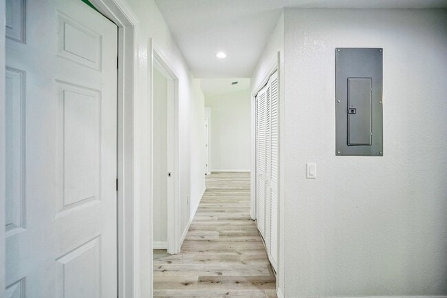 Building Photo - Charming New 3BED-2BATH Apartment in Bartow FL