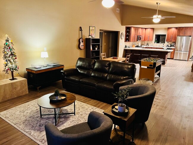 Building Photo - 17520 Bluejay Cir
