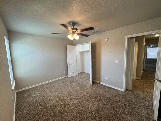 Building Photo - 7611 Stonehollow