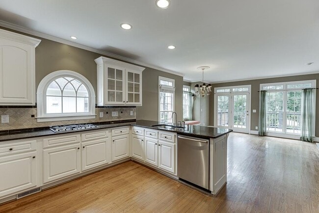 Building Photo - 2885 Towne Village Dr NW