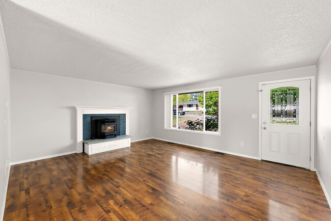 Building Photo - Charming 3-Bed Rental Home in Olympia | Pe...