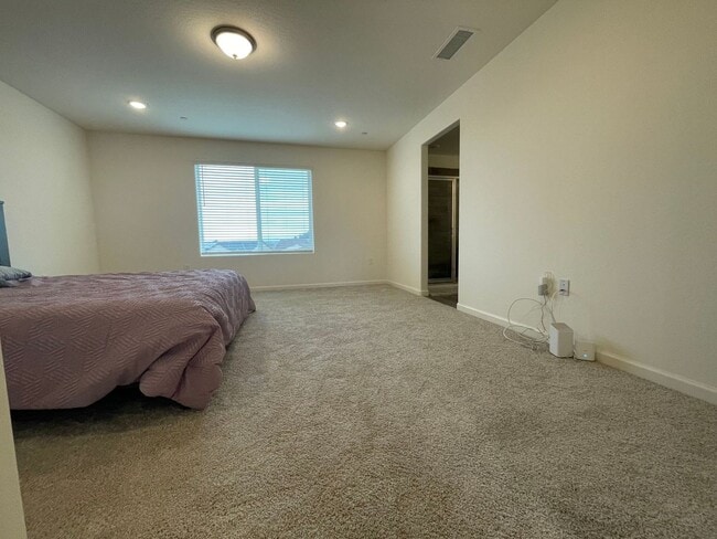 Building Photo - Spacious Modern Family Home in Prime Fresno Location!