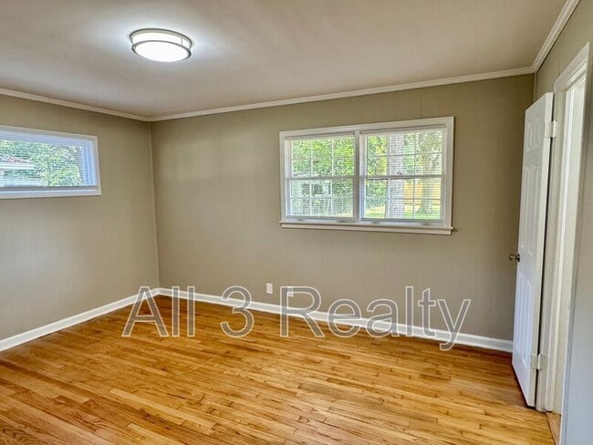 Building Photo - 2804 Sumter Ave