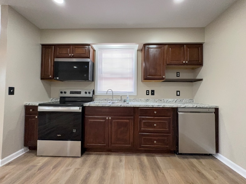 Building Photo - 2741 Jones Ave