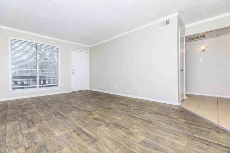 Building Photo - 4645 Ocean Dr