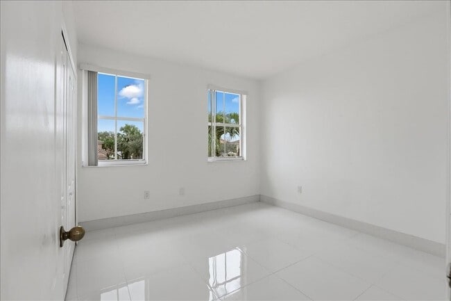 Building Photo - 3802 SW 165th Terrace
