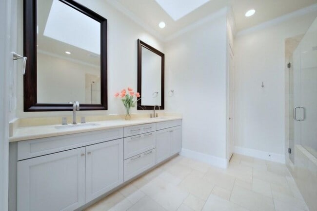 Building Photo - 3913 Gramercy St