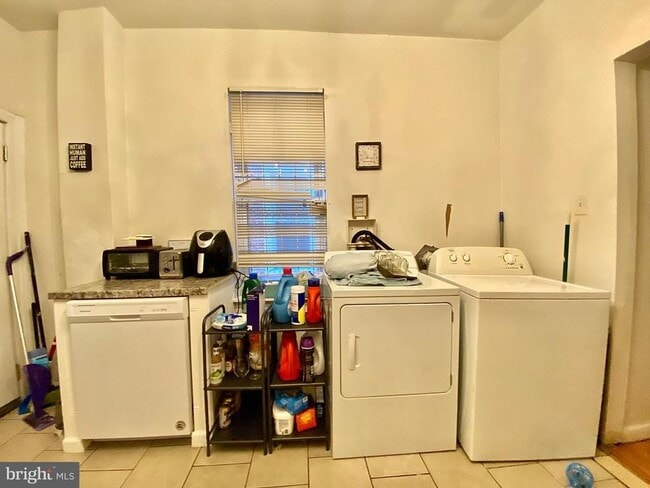 Building Photo - 2030 N Gratz St