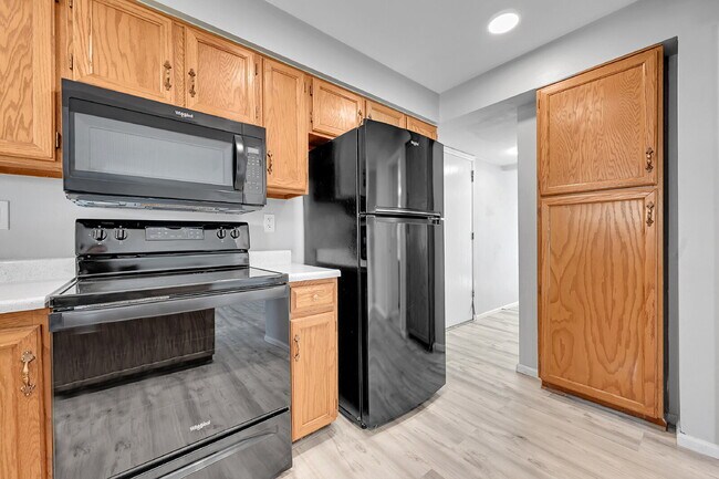 Building Photo - $2,895 - 3 Bed, 2.5 Bath Home with Central...