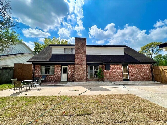 Building Photo - 12230 Fairpoint Dr