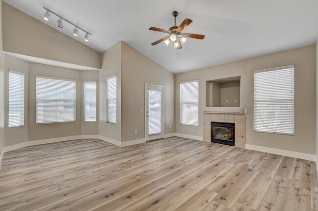 Building Photo - 10550 W Alexander Rd