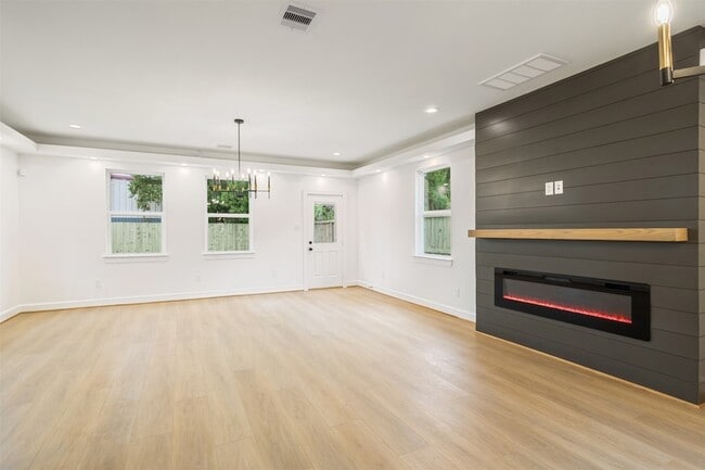 Building Photo - 882 Prosper St