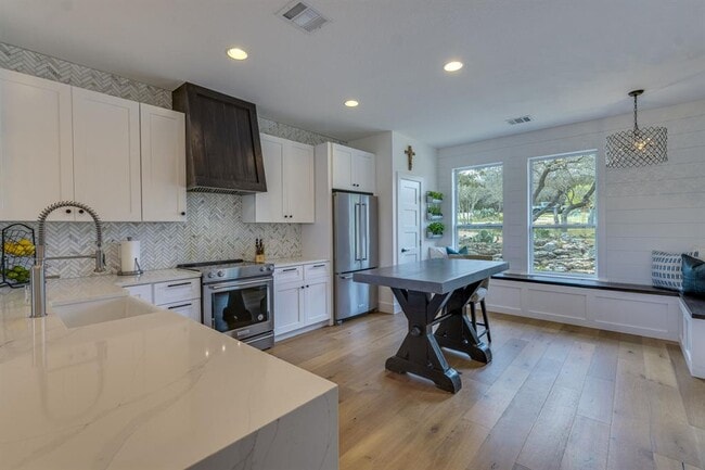 Building Photo - 24236 Spur Trail