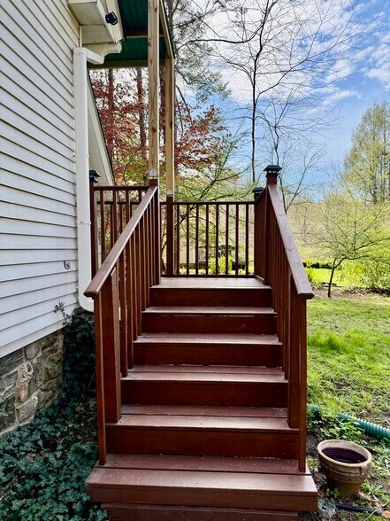 Building Photo - 4 Hillside Ave