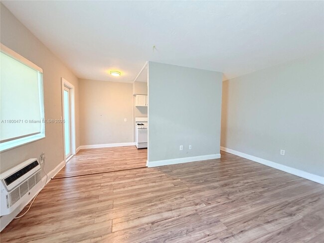 Building Photo - 9270 E Bay Harbor Dr