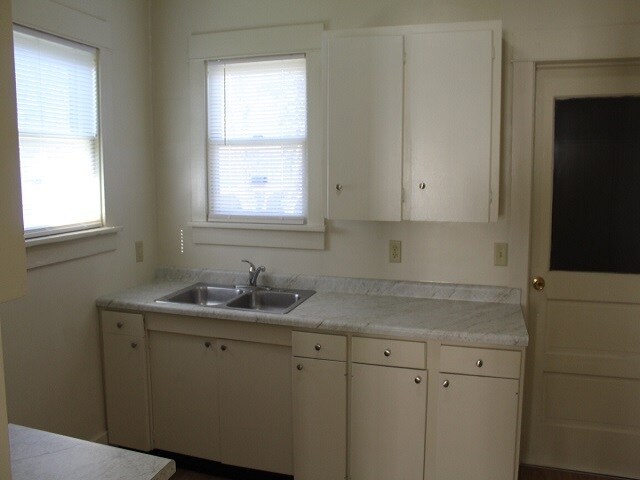 Building Photo - 978 Pavone St