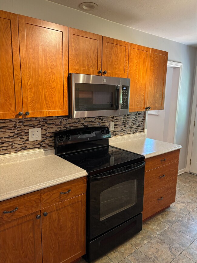 Building Photo - 520 N Hale St