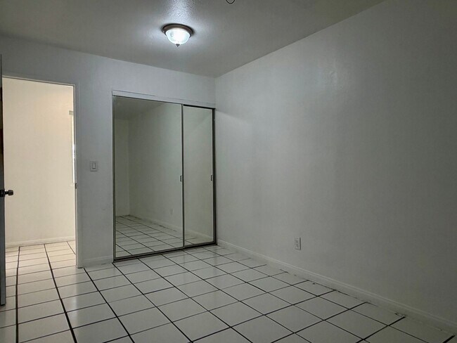 Building Photo - 4522-24