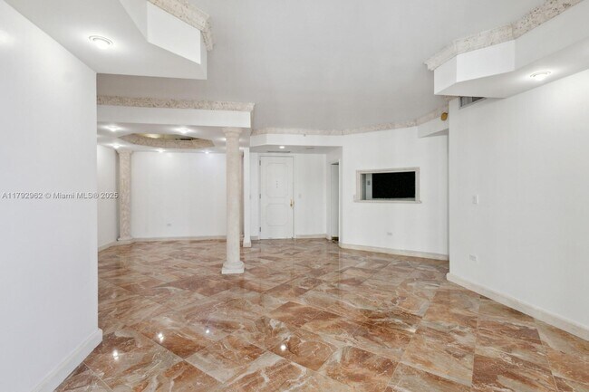 Building Photo - 888 Brickell Key Dr