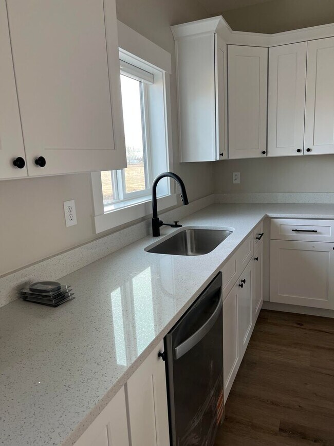 Building Photo - BRAND NEW 4 Bed, 2.5 bath home in Rexburg ...