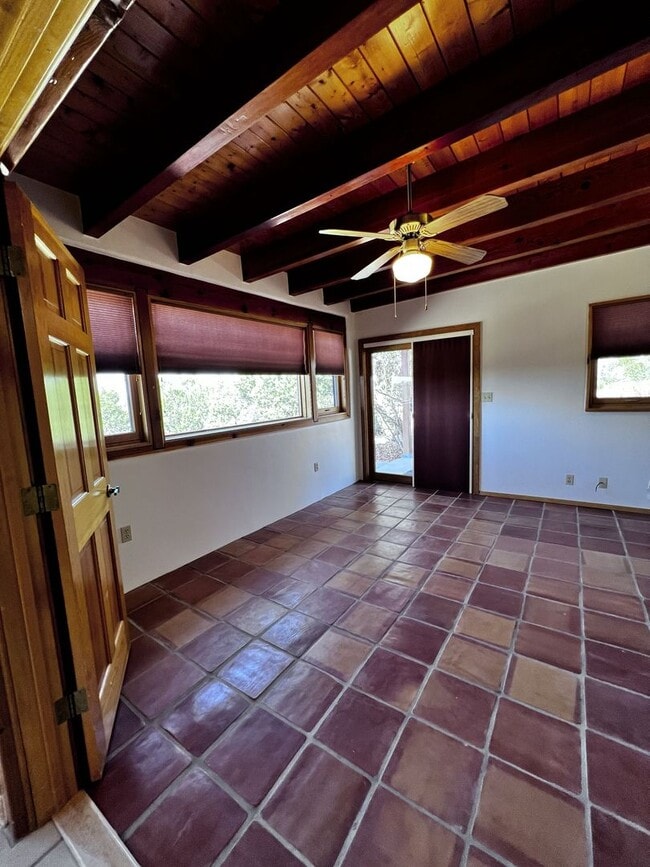 Building Photo - 5 Oriente Ct